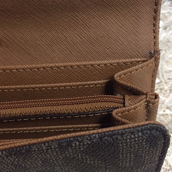 Michael Kors Fulton Brown Carryall Wallet - Picture 11 of 13